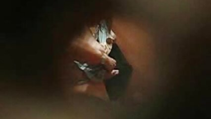 ચિંતિત પિતા નગ્ન સૂતી હિન્દી સેક્સ વીડીયો પુત્રી પર હસ્તમૈથુન કરે છે.
